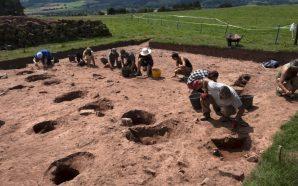Археологи розпочали розкопки гробниці, пов’язаної з королем Артуром