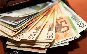 Біженці з України зможуть обміняти готівкову гривню на євро ще…