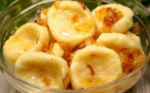 Рецепт лінивих вареників із картоплею та сиром