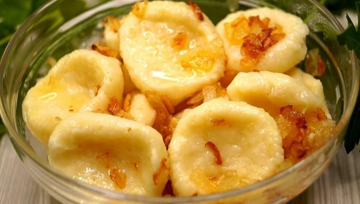 Рецепт лінивих вареників із картоплею та сиром