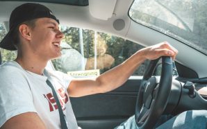 У Раді пропонують дозволити керування автомобілем з 16 років