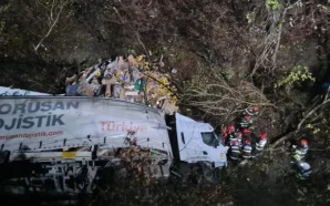 В Румунії фура впала у прірву з 50-метрової висоти, водій…