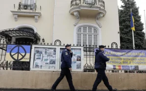 У Румунії розповіли, що знайшли у конвертах, отриманих посольством України
