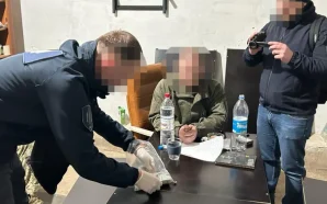 На Одещині ДБР на хабарі затримало заступника командира військової частини