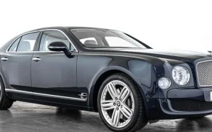 На продаж виставили люксовий Bentley короля Карла III