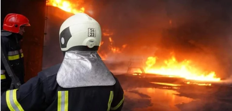 Внаслідок падіння уламків збитого БПЛА у Соломянському районі виникла пожежа